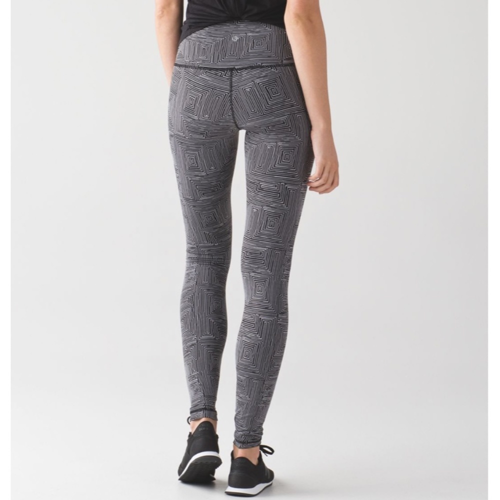 Lululemon Wunder Under Pant (Hi-Rise) Maze Jacquard White Black Size 4
